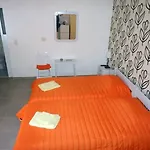 梅尔特米宾馆 *